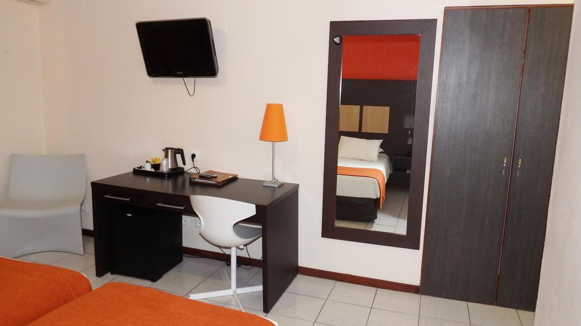 Central Hotel Cayenne Bagian luar foto