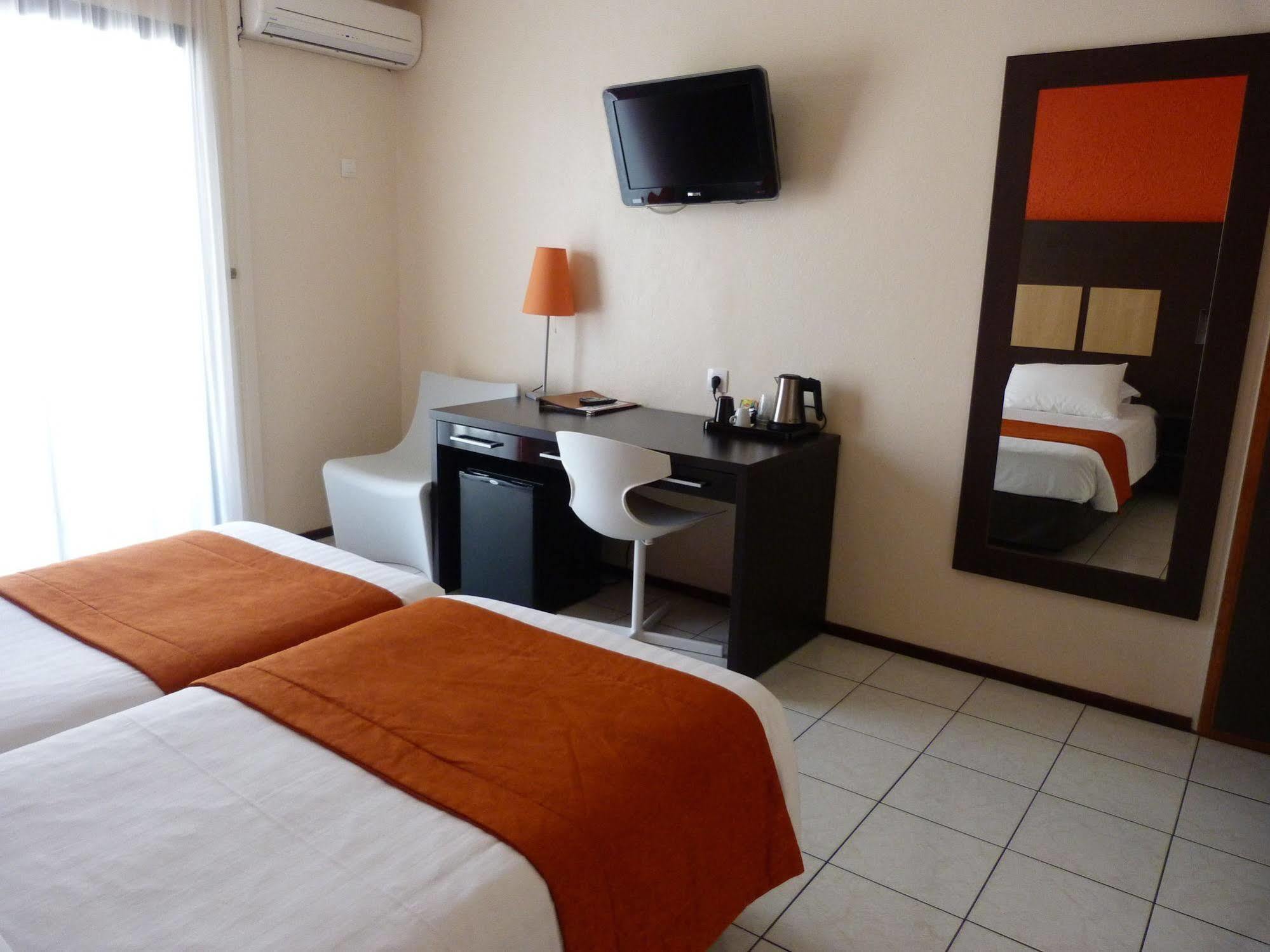 Central Hotel Cayenne Bagian luar foto