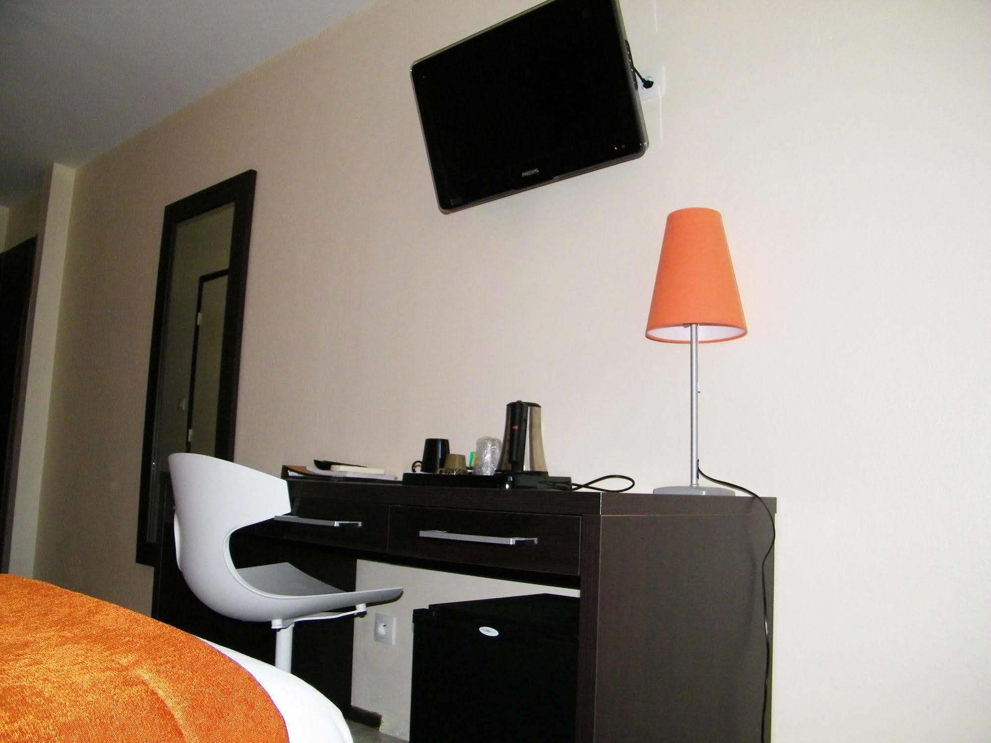 Central Hotel Cayenne Bagian luar foto