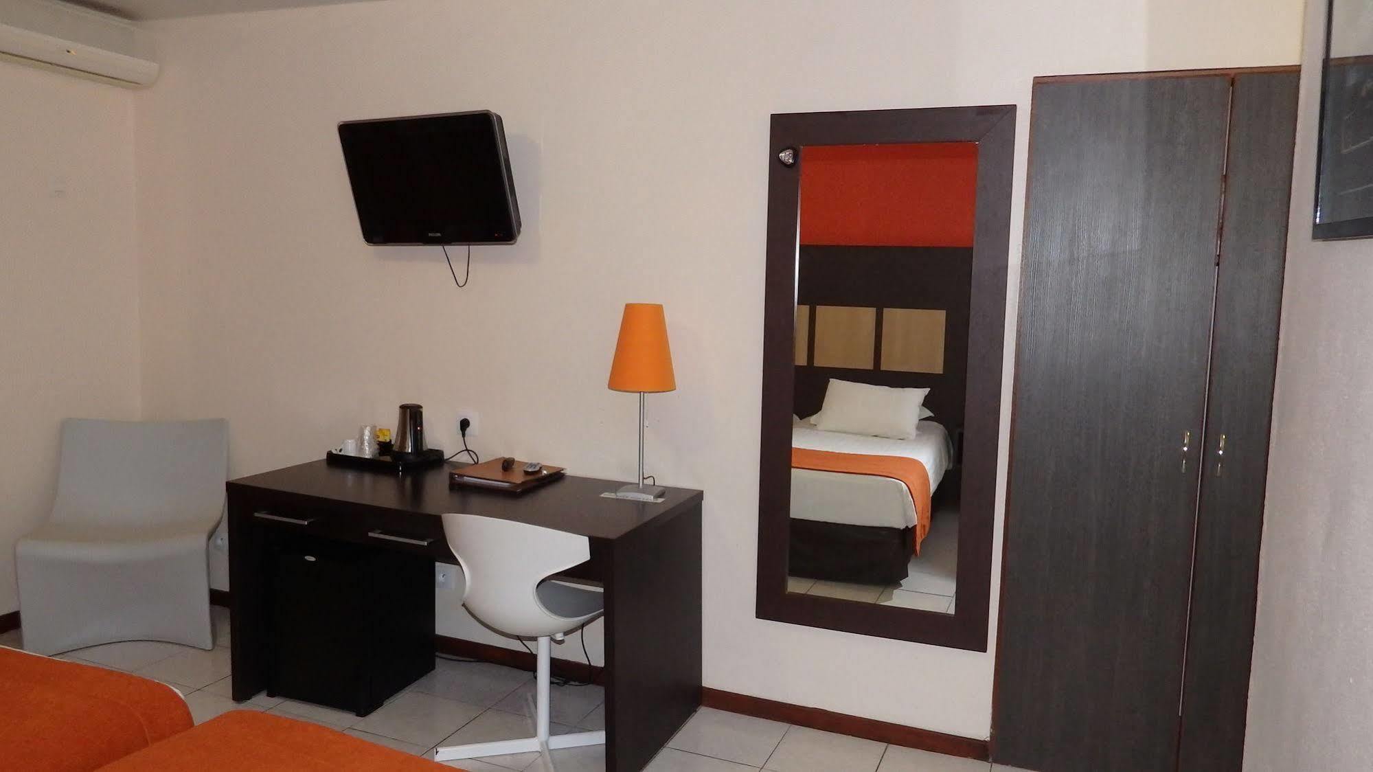 Central Hotel Cayenne Bagian luar foto