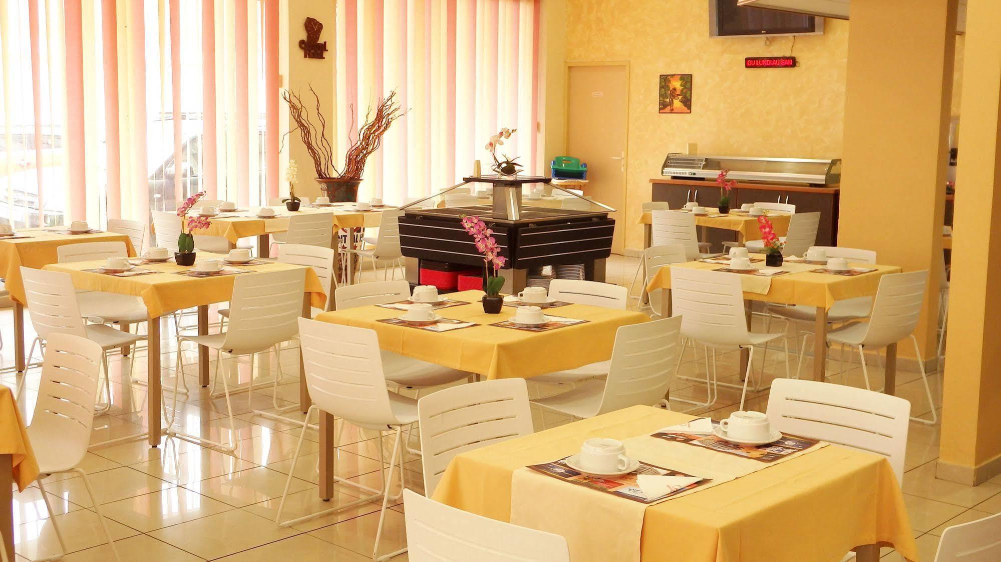 Central Hotel Cayenne Bagian luar foto